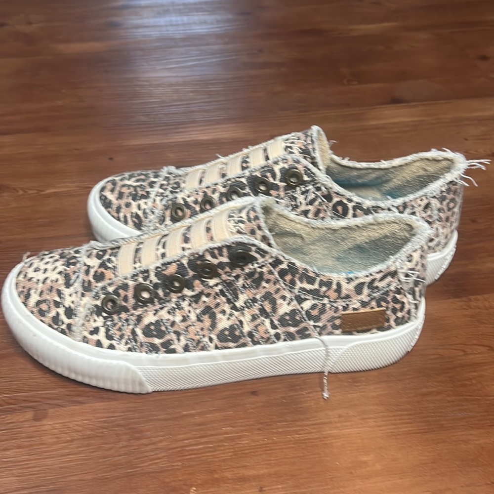 Blowfish cat canvas slip on sneakers
